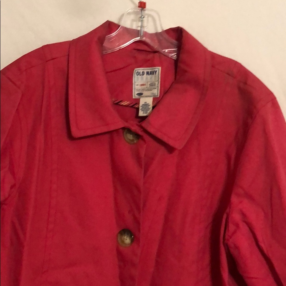 Mid length trench-coat.